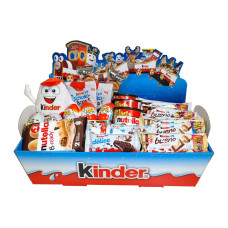 Cesta dulce surtida con productos Kinder